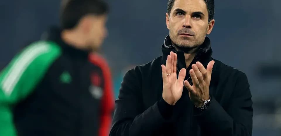 Manager applauding during a training session