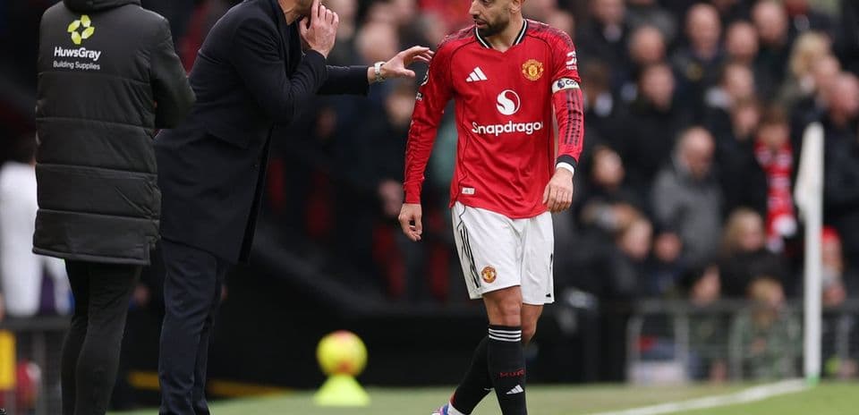 Coach giving instructions to Bruno Fernandes during match