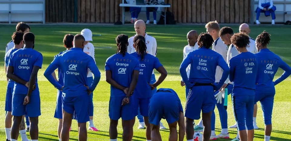 French national team gathered for training session briefing