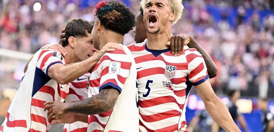 USA players celebrating a goal during match