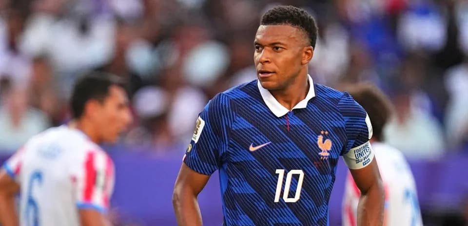 Kylian Mbappé in France jersey during match