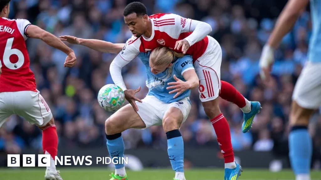 Player from Arsenal tackling Manchester City opponent