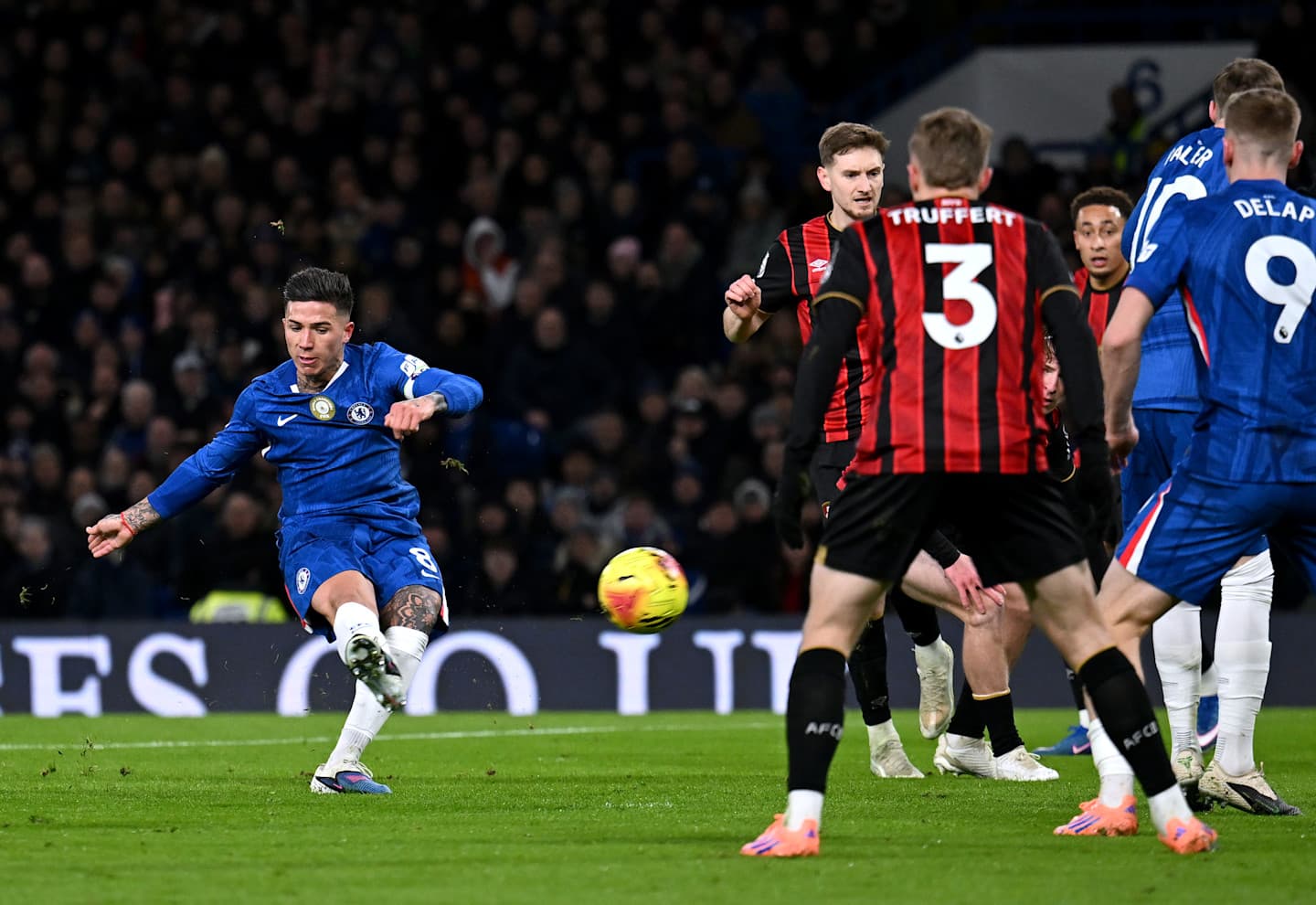 Chelsea and Bournemouth draw 2-2 in thrilling Premier League clash.jpg