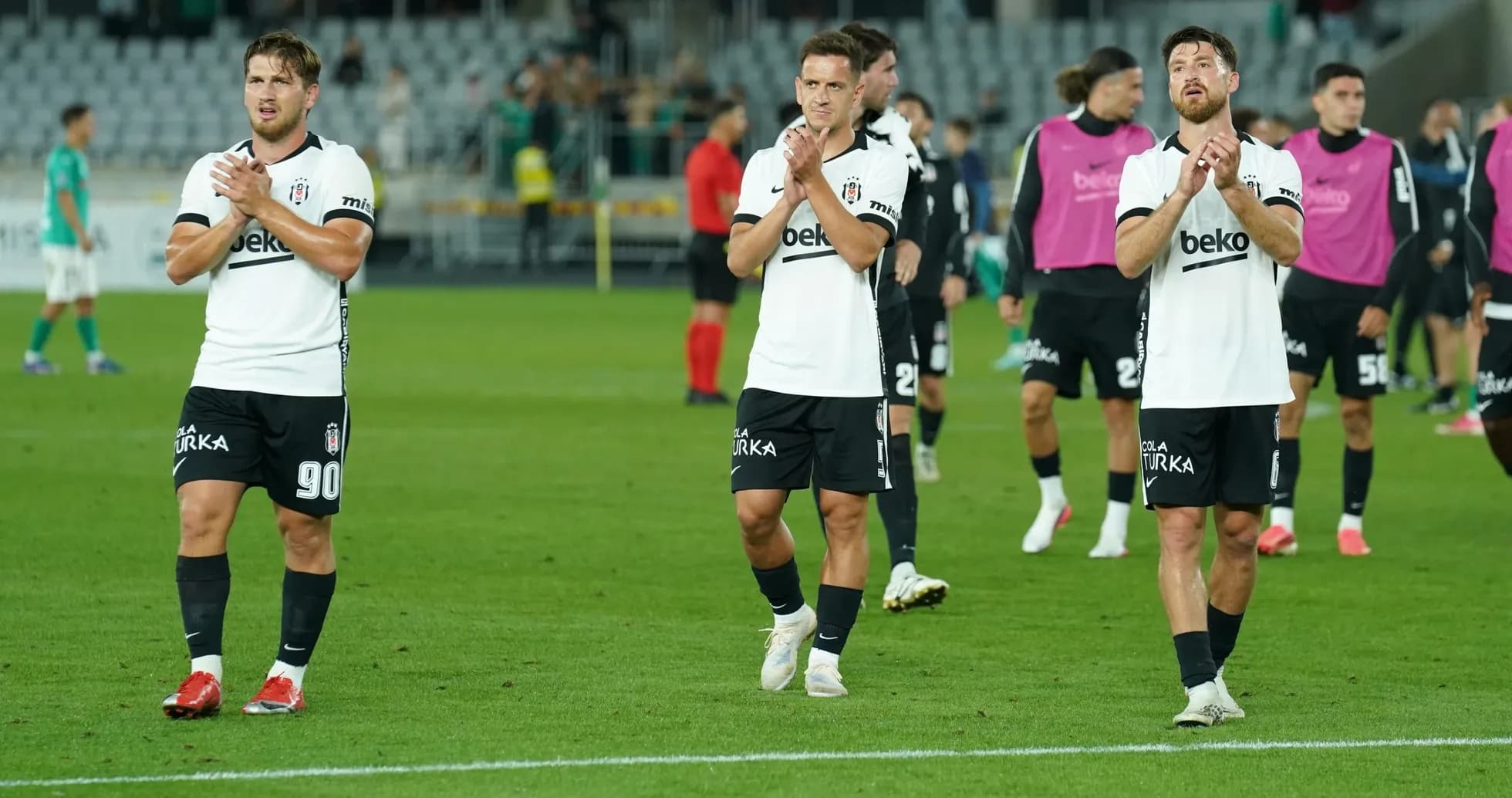 Beşiktaş players applauding after a match