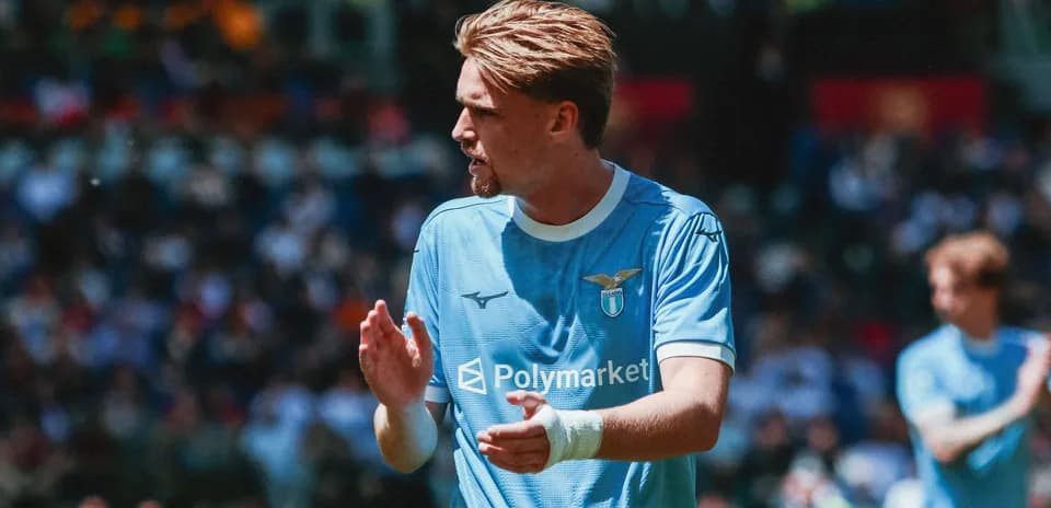Lazio player clapping during match on the field