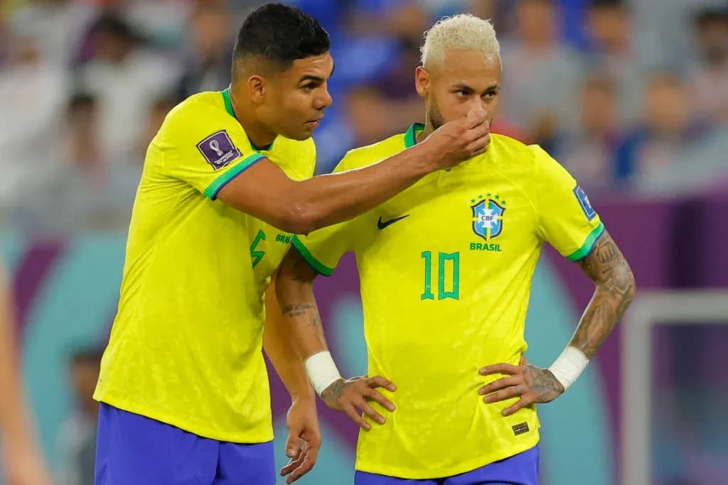 Casemiro and Neymar discussing during match