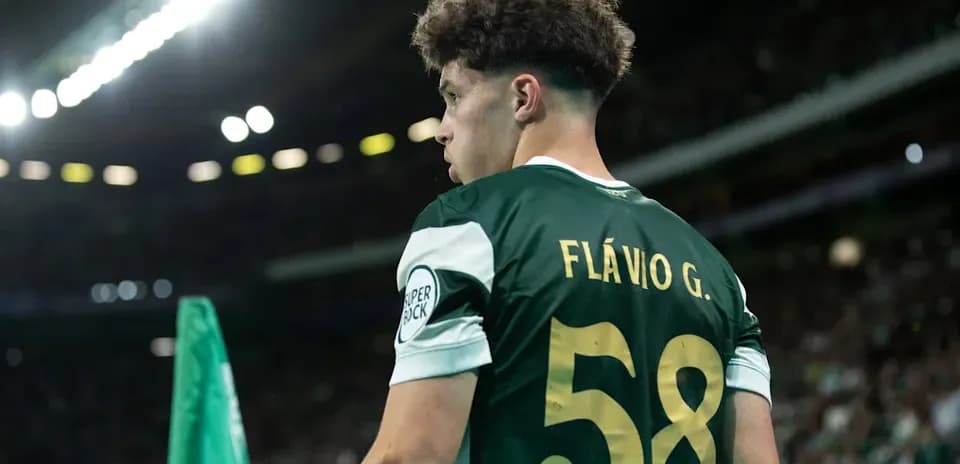 Player Flávio G. in green jersey on field