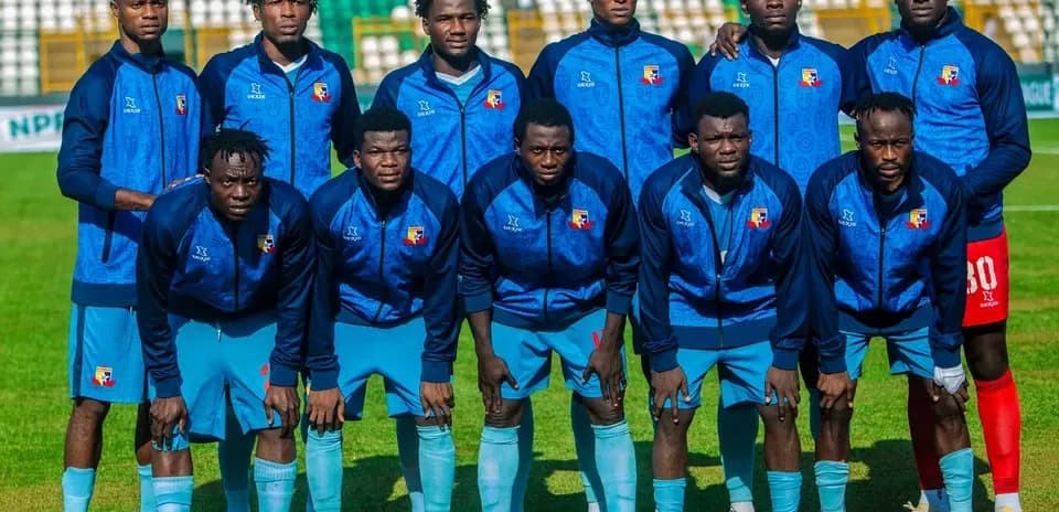 Shooting Stars players posing for team photo