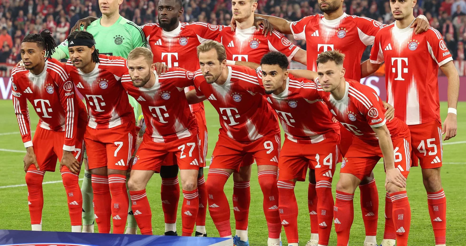 Bayern Munich team posing for a group photo