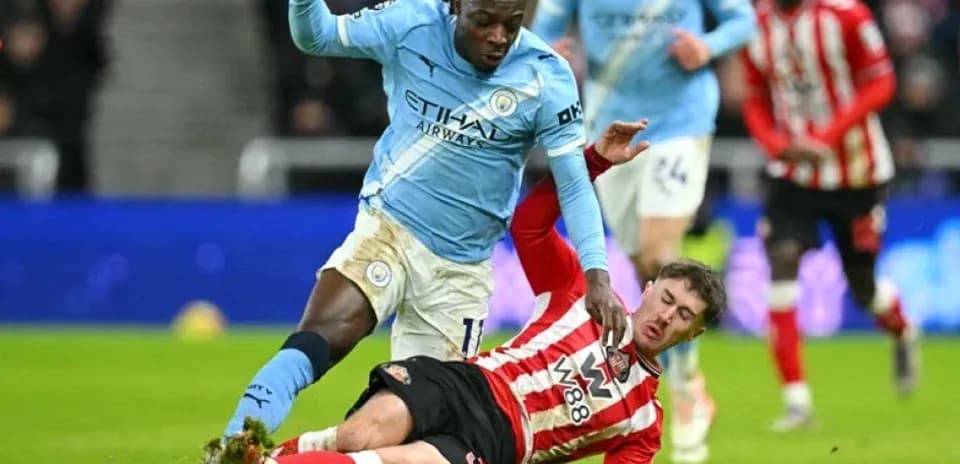 Player from Manchester City tackles Southampton opponent
