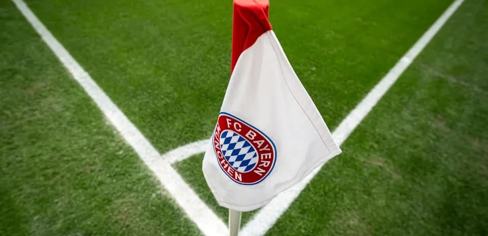 Corner flag with FC Bayern München logo on pitch