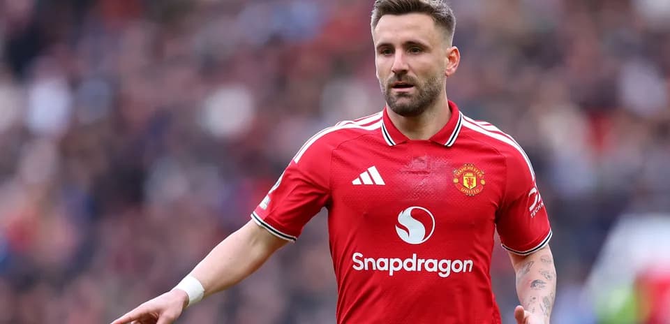 Player gesturing during Manchester United match