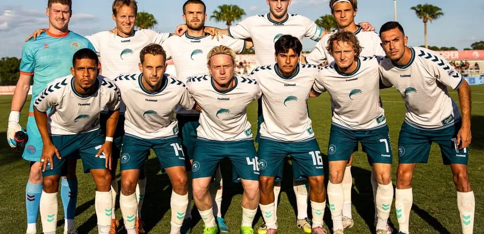 Naples team posing for photo before match