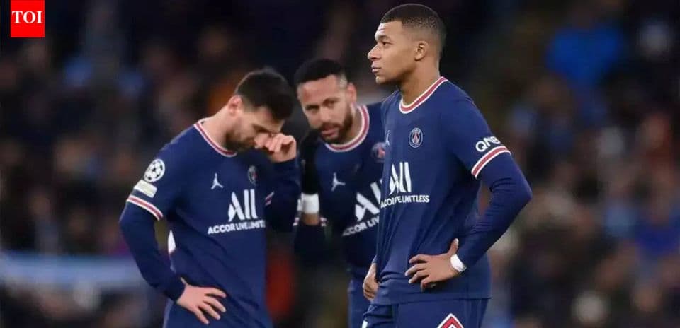 PSG players reacting during match with downcast expressions