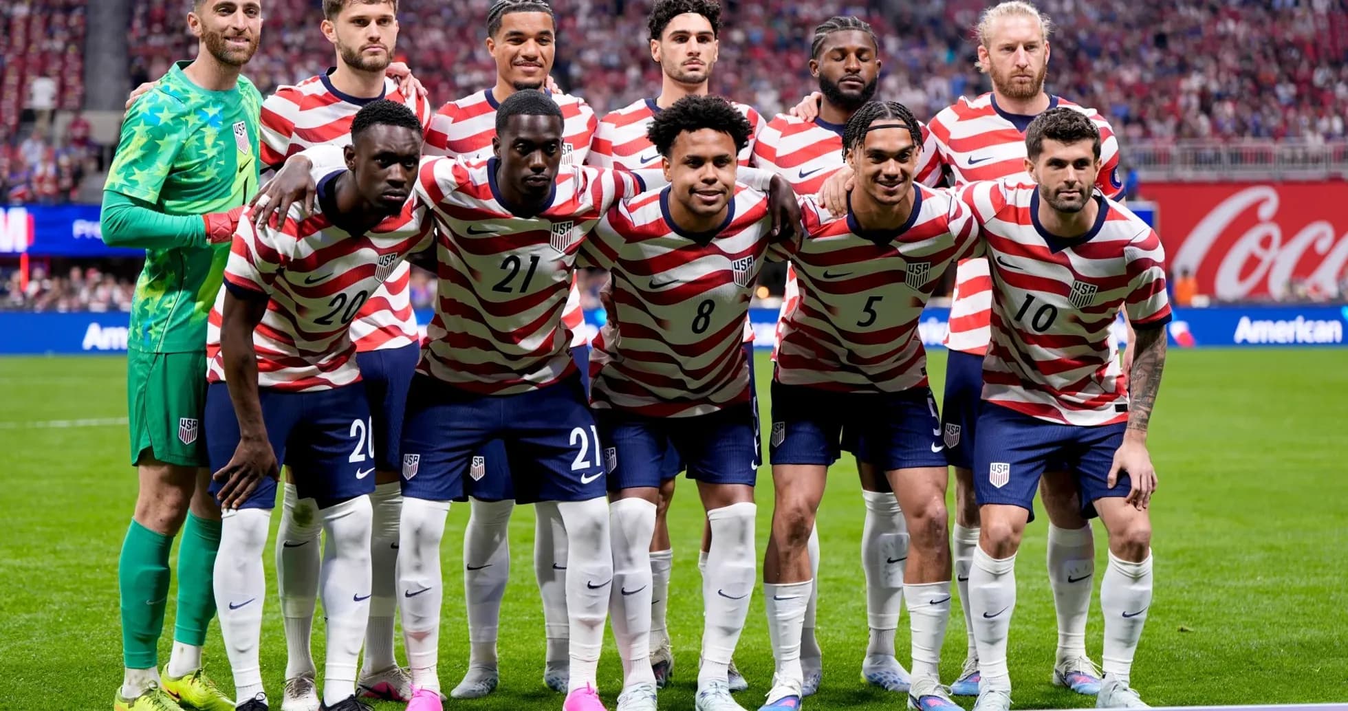 USA national team posing before the match