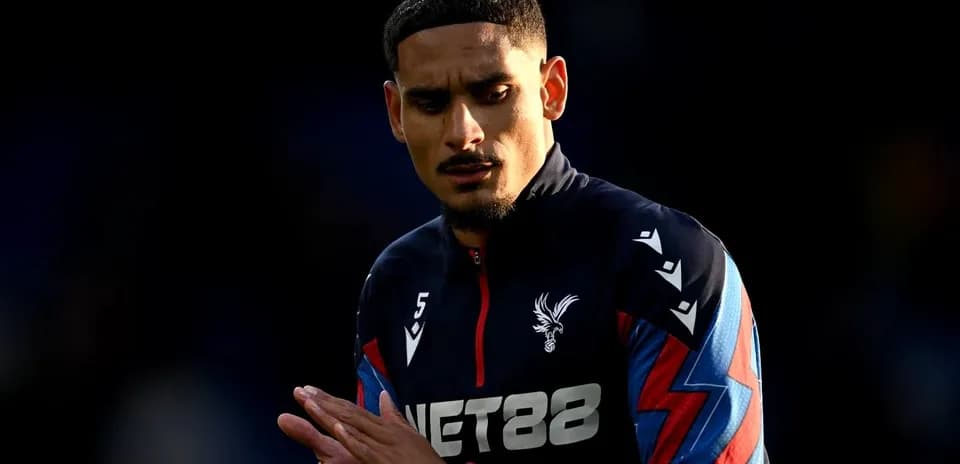 Player in Crystal Palace kit preparing for match