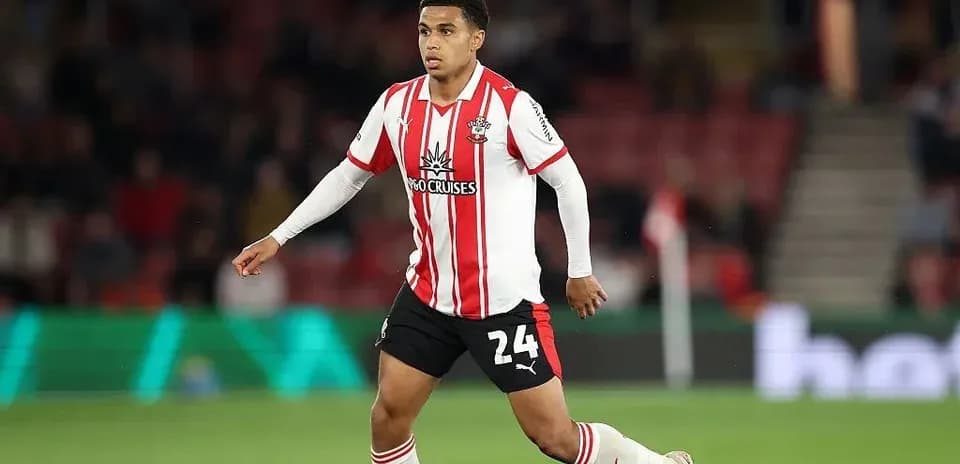 Player in Southampton kit running on the field
