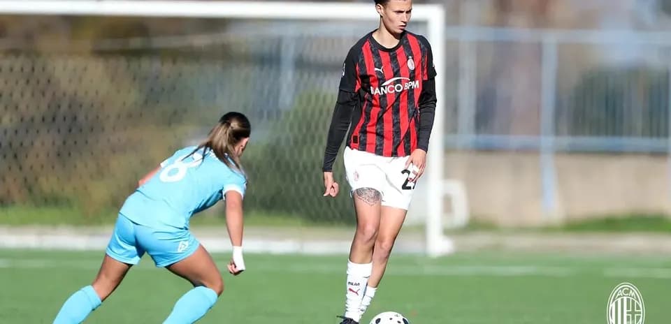 AC Milan player dribbling past Napoli defender