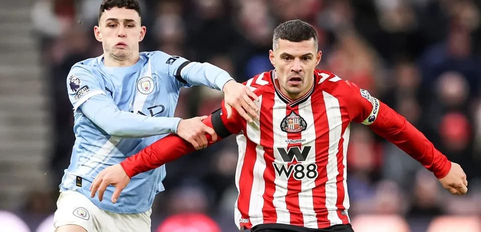 Phil Foden challenging Sunderland player during match