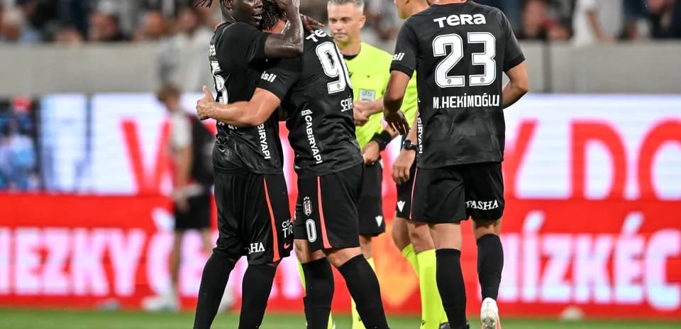 Beşiktaş players celebrating during match