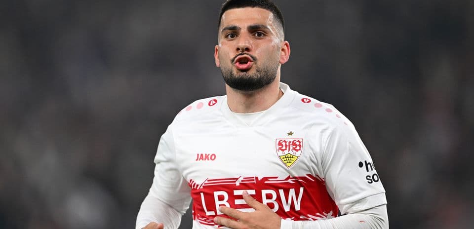 Player in Stuttgart jersey gesturing during match
