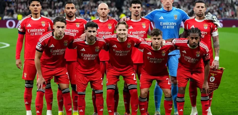 Benfica team lineup before UEFA Europa League match