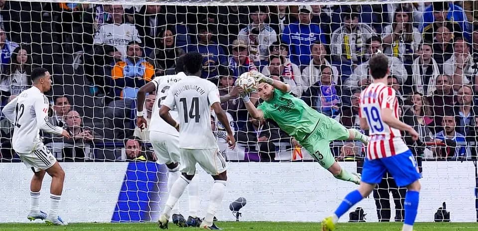 Goalkeeper saving a shot during Atletico Madrid match