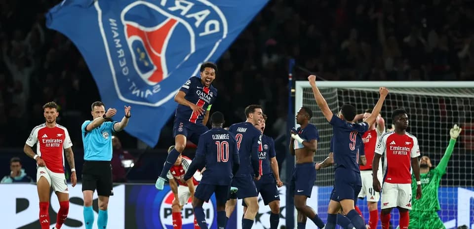 Paris Saint Germain players celebrating victory