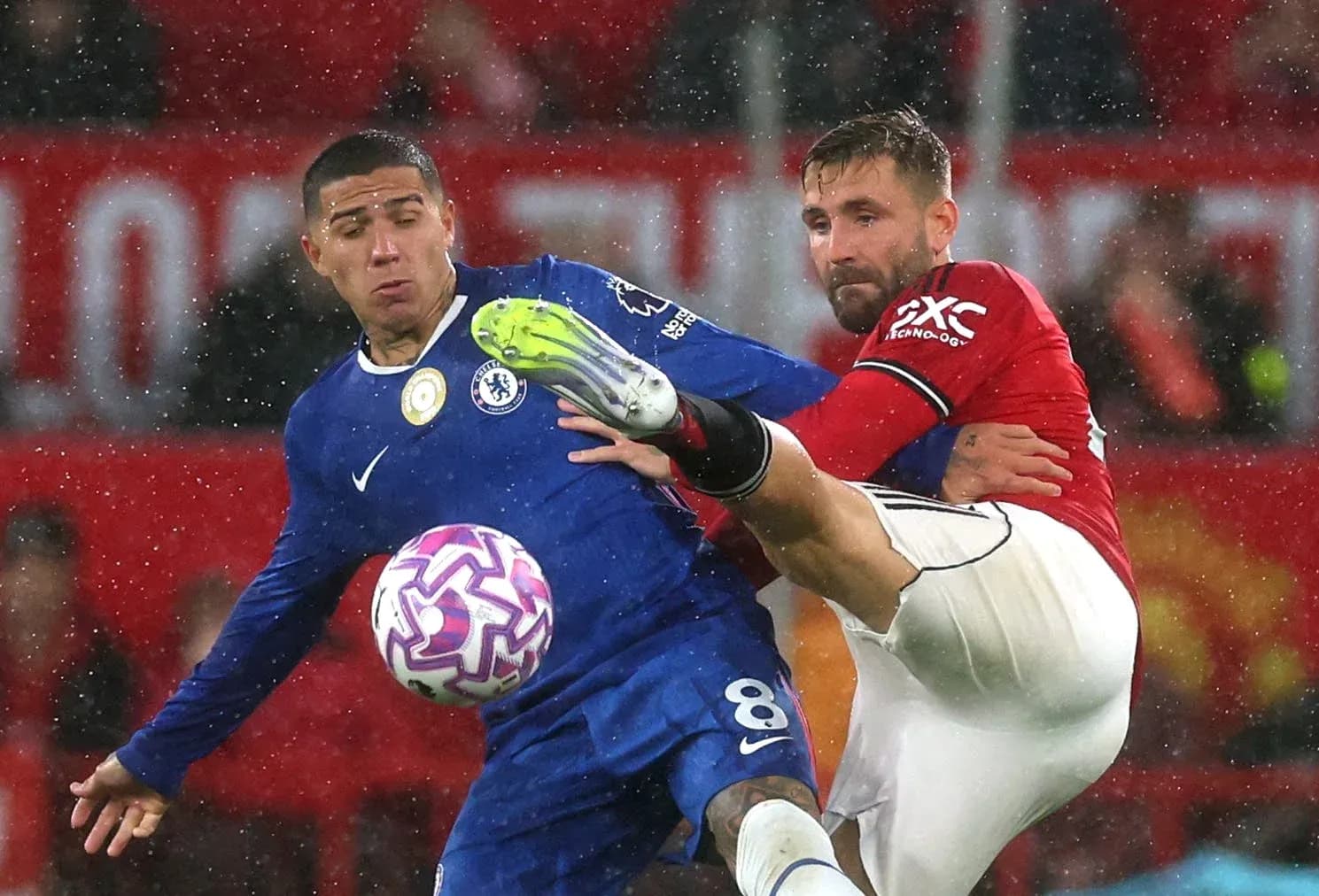 Chelsea and Manchester United players contesting the ball
