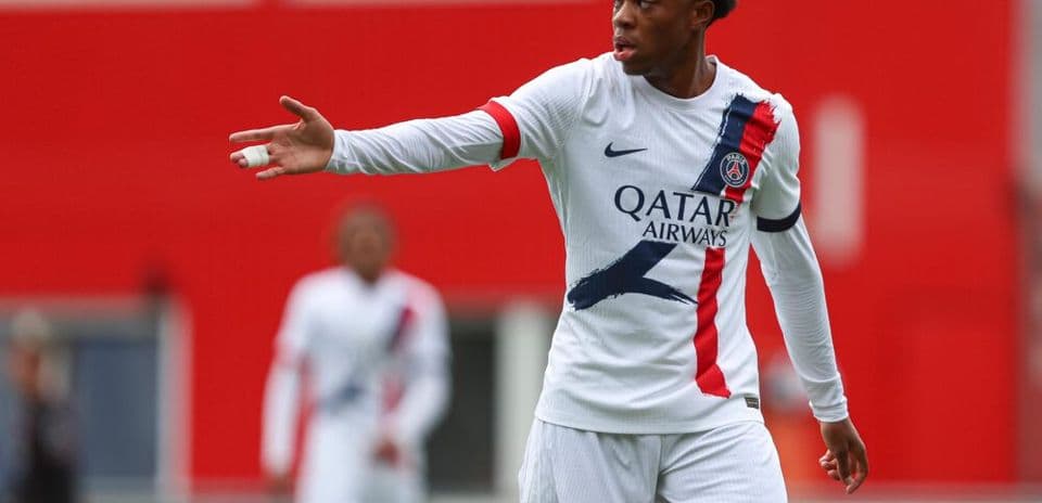 Player gesturing during training session at PSG