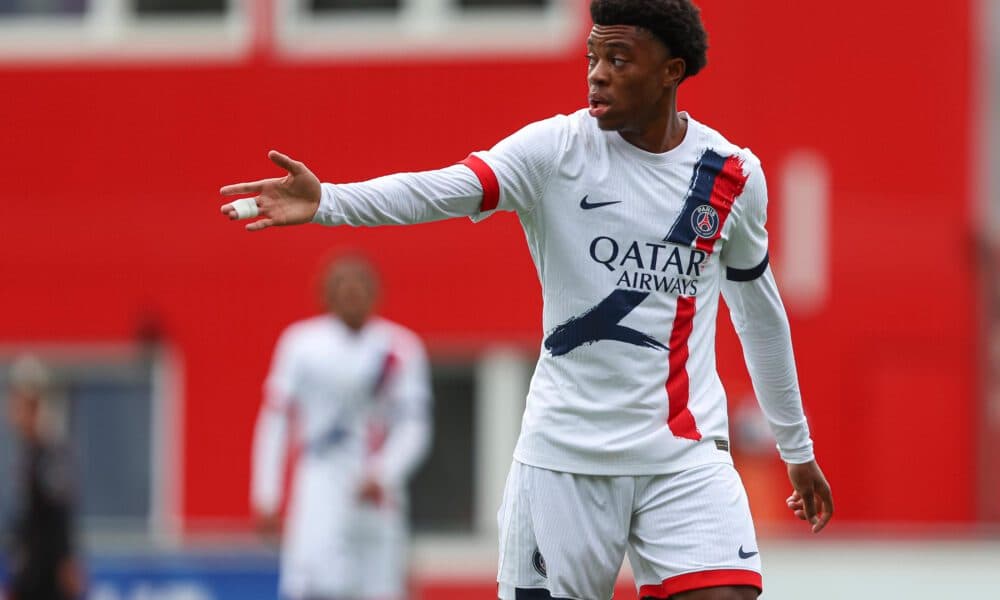 Player gesturing during training session at PSG