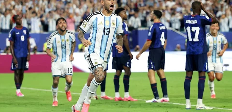 Argentina player celebrating goal against Cape Verde