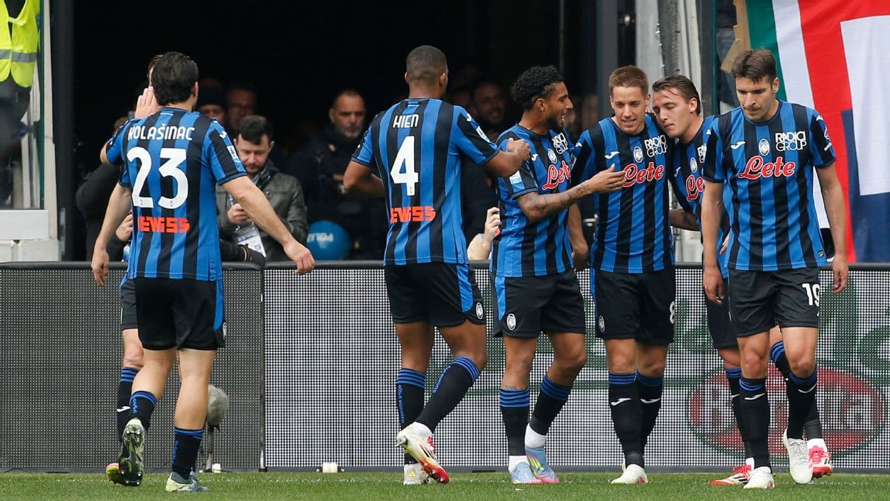 Atalanta players celebrating a goal during match