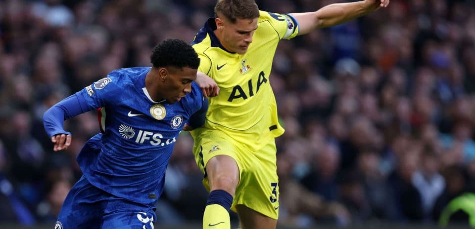 Chelsea player challenges Tottenham opponent for the ball