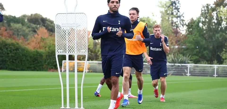 Tottenham players training on pitch with cones
