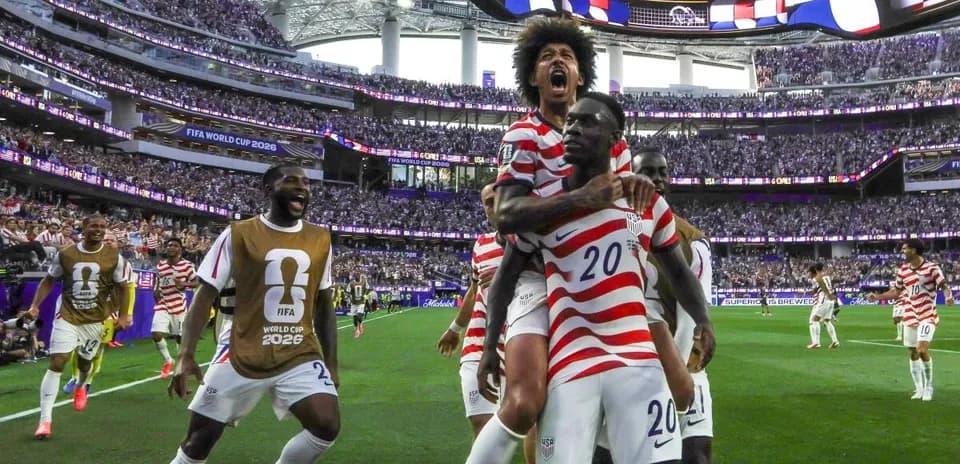 US players celebrating a goal at FIFA World Cup