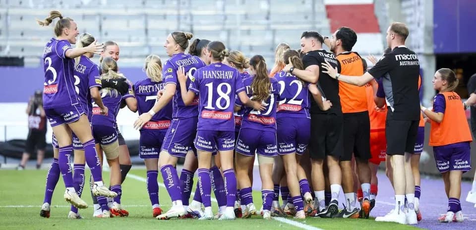 Austria Wien W celebrating a goal