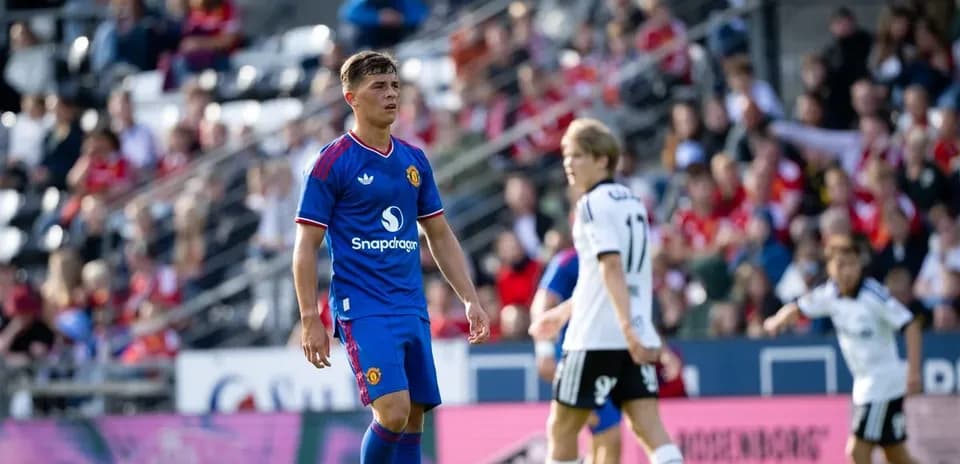 Player in Manchester United kit on the pitch