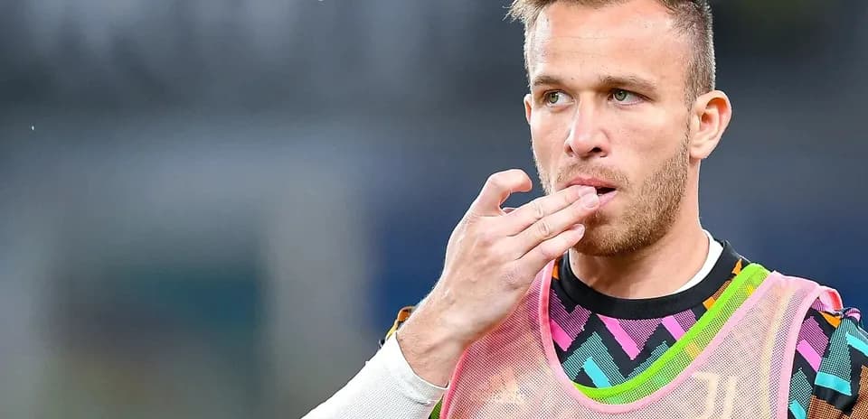 Player in Juventus jersey during warm-up session