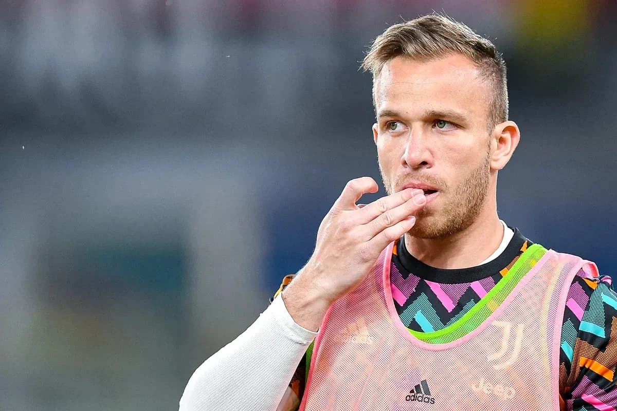 Player in Juventus jersey during warm-up session