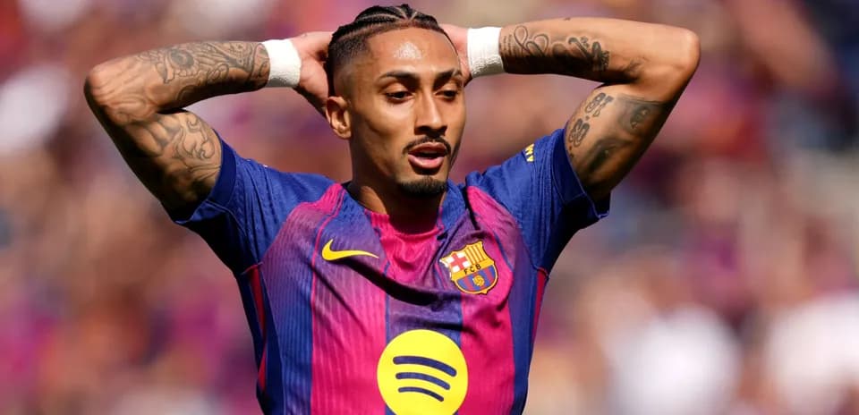 Player with tattoos in Barcelona jersey during match