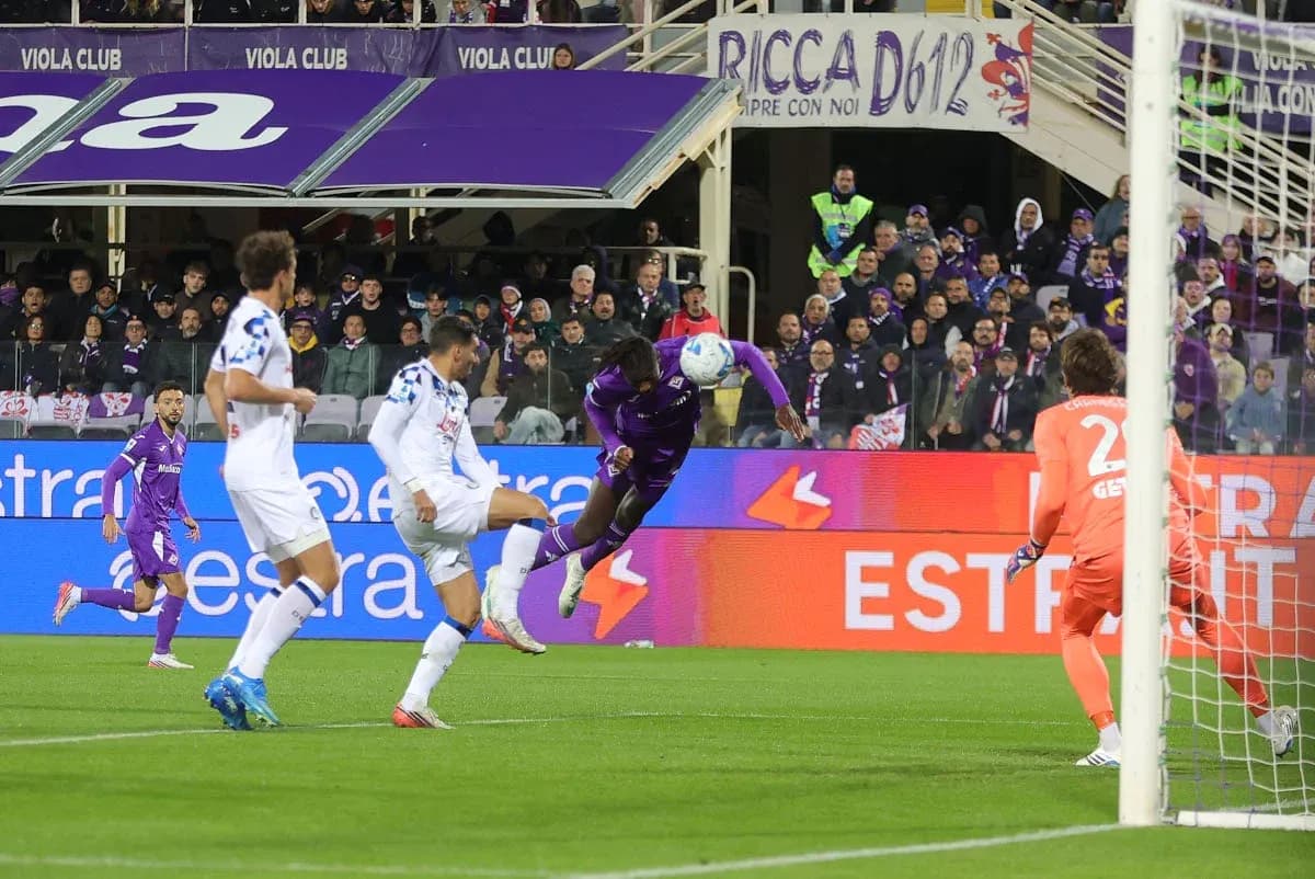 Fiorentina player attempting a header in match