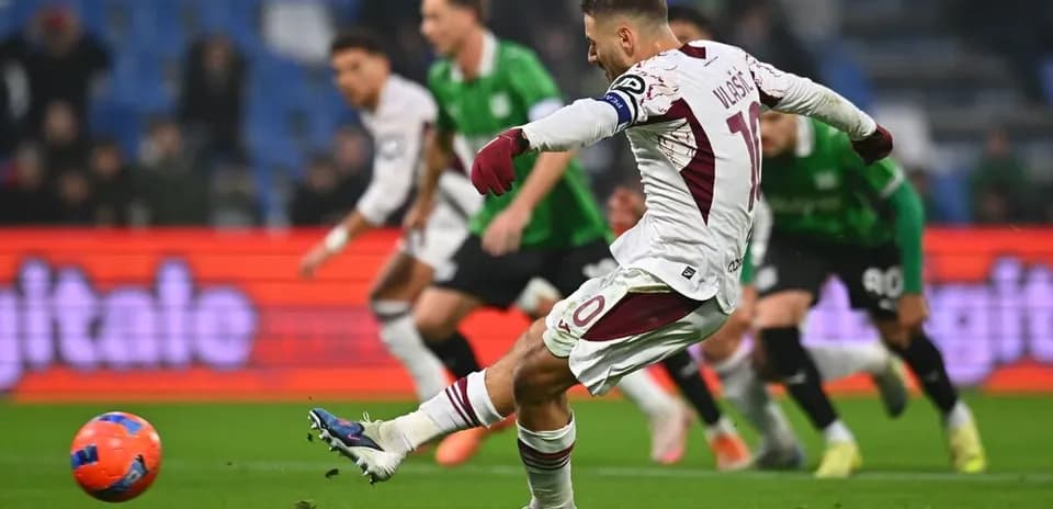 Player taking a penalty kick in Serie A match