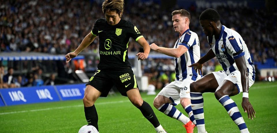 Player dribbling during Real Sociedad vs Atletico match