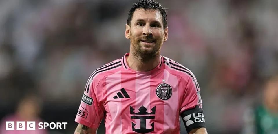 Lionel Messi in pink Inter Miami jersey during match