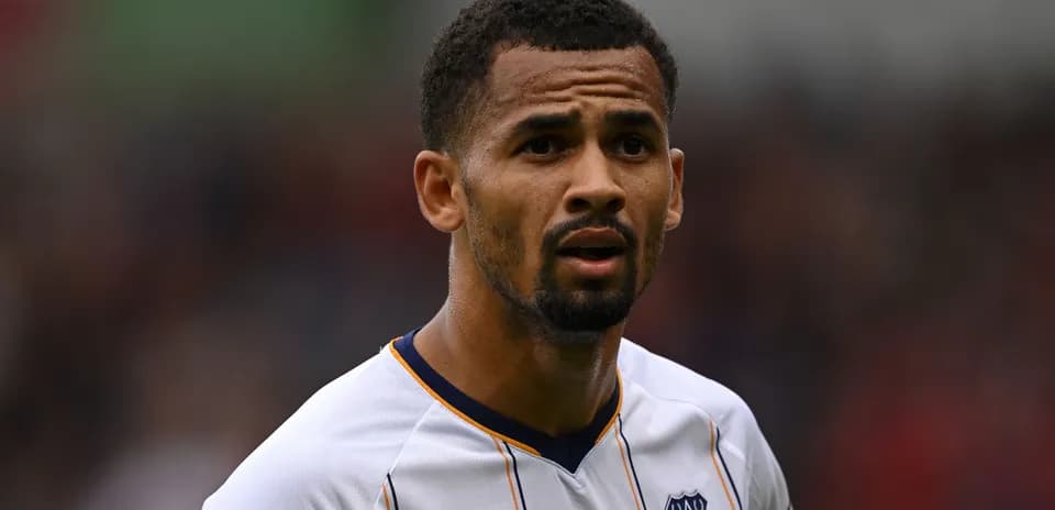 Player in Everton kit during match action