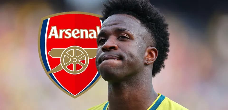 Player in Arsenal jersey with logo in background