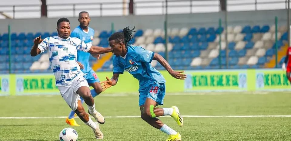 Warri Wolves player dribbling past Shooting Stars opponent