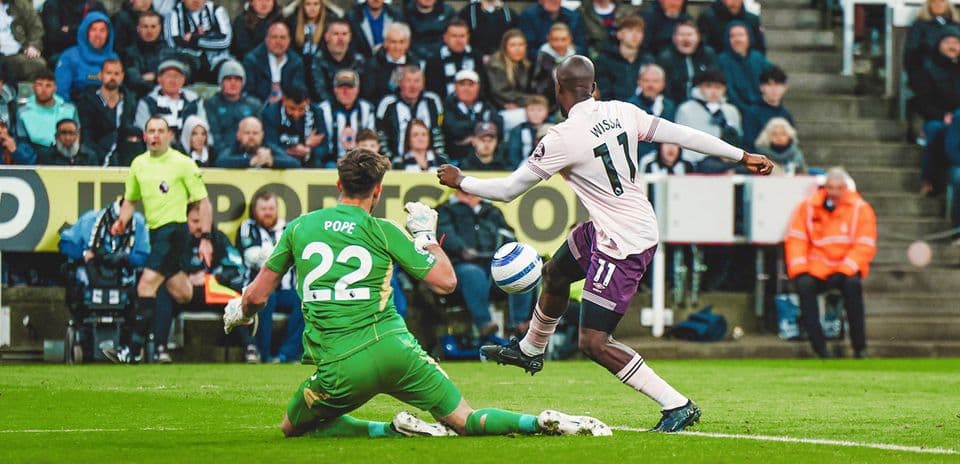 Players in action during Newcastle vs Brentford match.