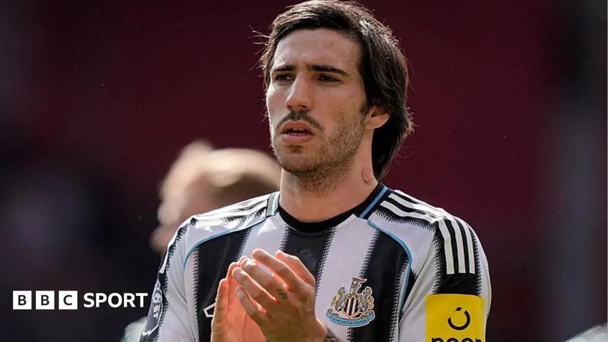 Player applauding during match in Newcastle kit